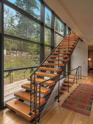 Прочная ширина лестницы 1000-150мм прямого полета твердой древесины с стальными перилами