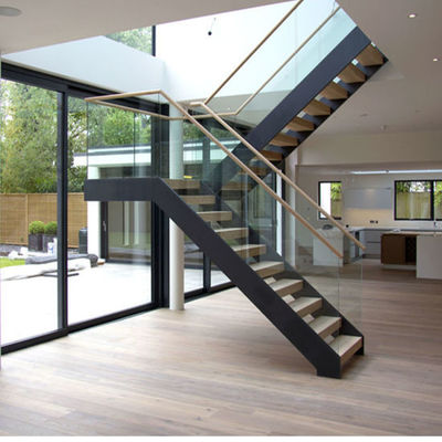 Форма твердой древесины у лестницы прямого полета стали углерода крытая для квартиры/виллы