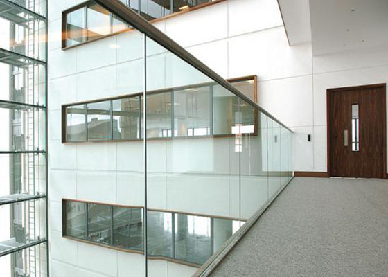 Стена пола алюминиевых стеклянных перил палубы лестниц крытая установленная с поручнями