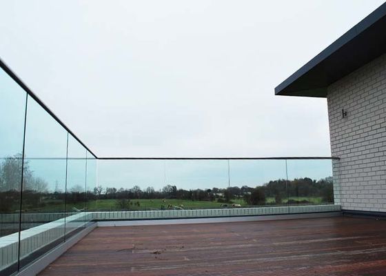 Балюстрады балкона крылечка структура анти- Корресион алюминиевой стеклянной твердая для Декингс